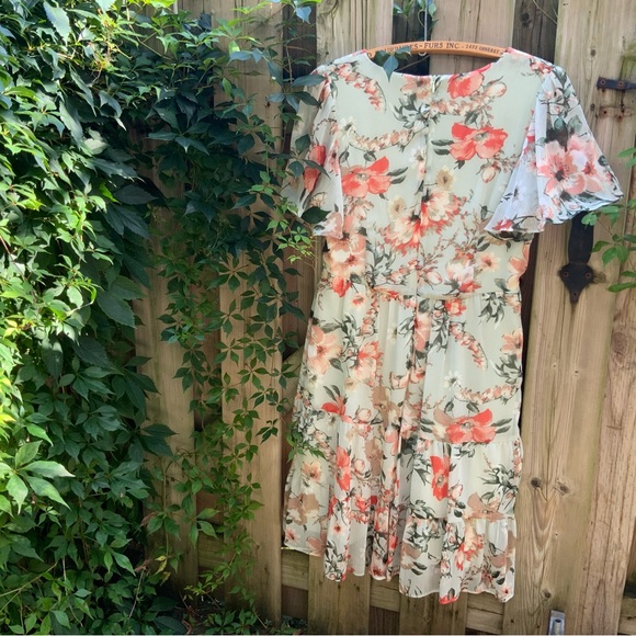 Cutest midi flower dress - Picture 2 of 3